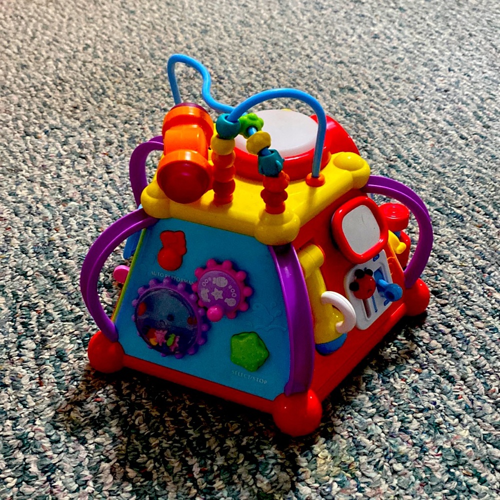 Musical activity cube for early learning and development